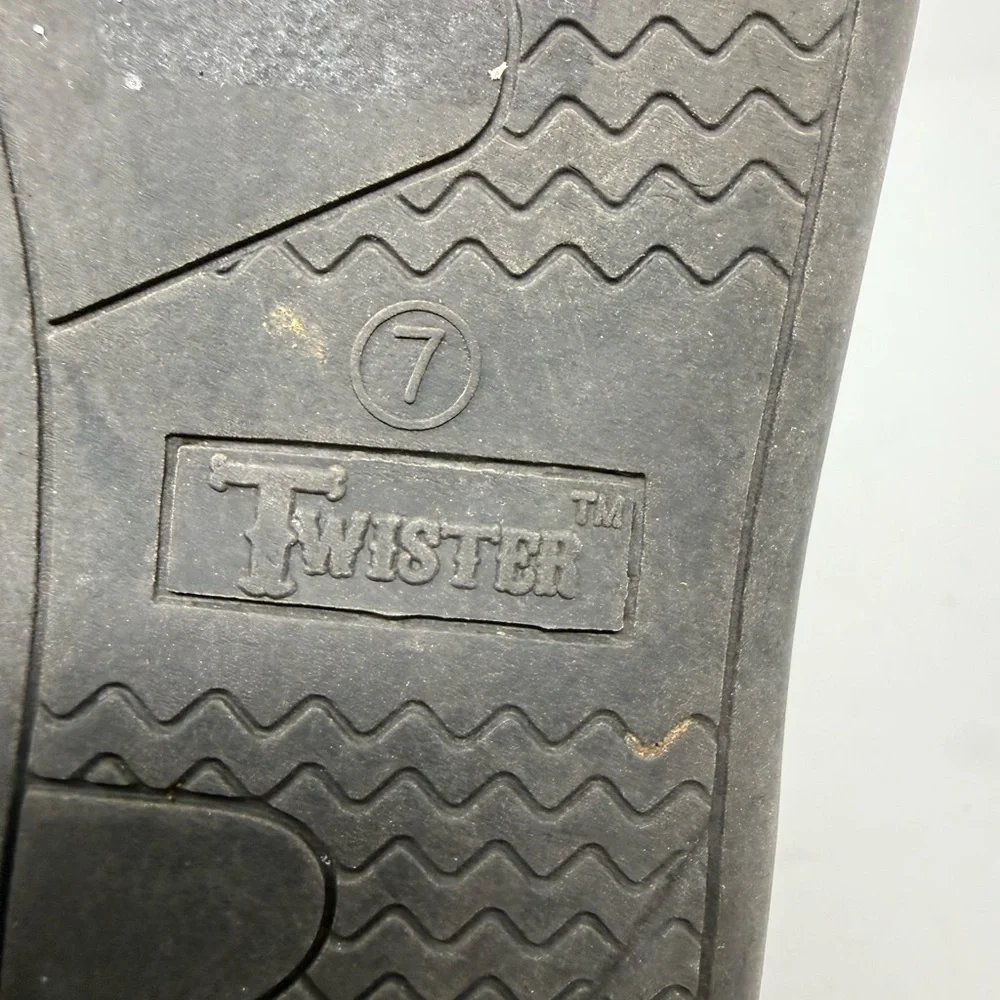 EUC Twister Tan and Brown Kids Moccasins sz 7 (NVGOEI)